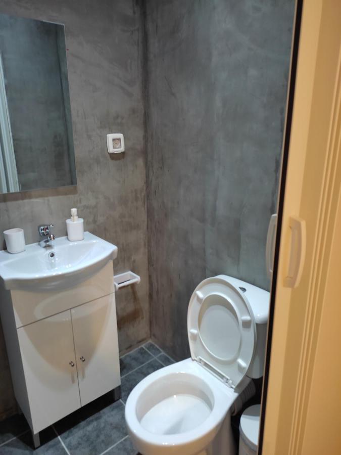 Double M Near Athens Airport Apartment
