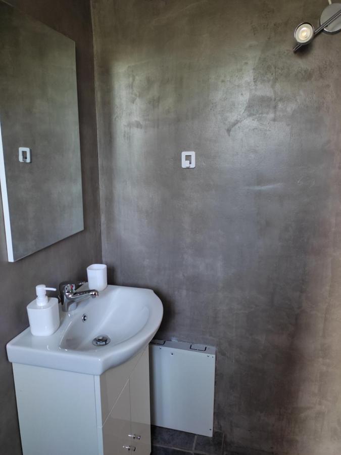 Double M Near Athens Airport דירה *